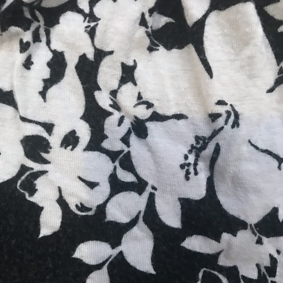 black and white flower flowy shorts - Picture 4 of 6